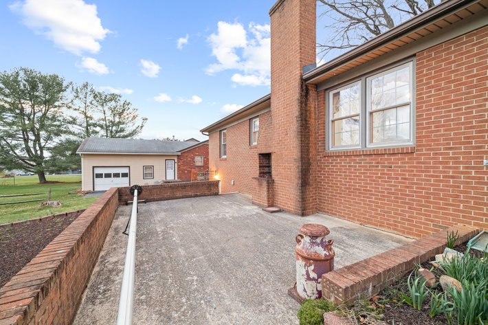 Image for Stuarts Draft Real Estate Auction