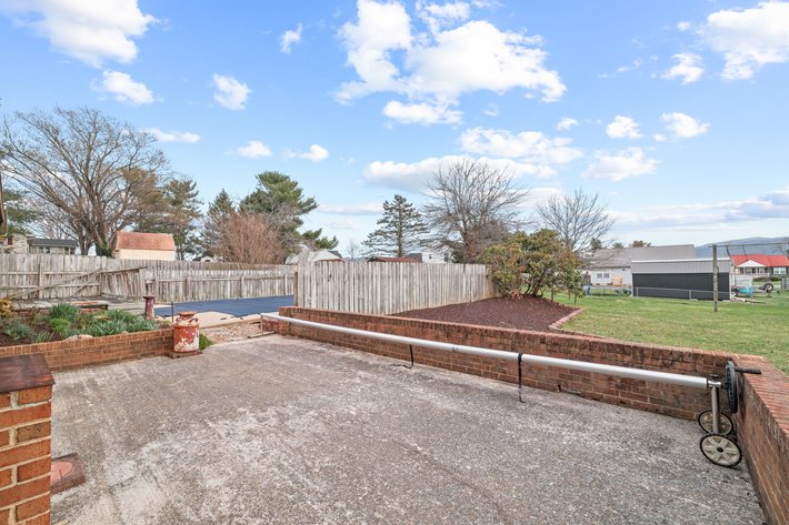 Image for Stuarts Draft Real Estate Auction