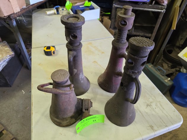 Image for (4) Mostly Screw Jacks.