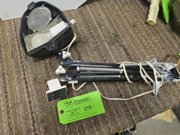 Image for Lighted Magnifying Glass.