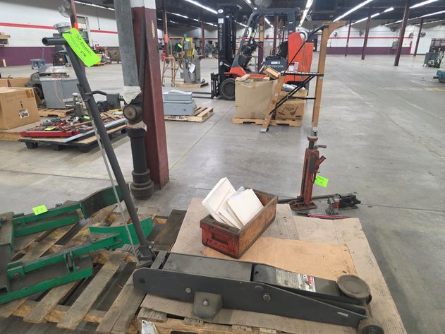 Image for Dayton 3W927, 4-Ton Service Jack.