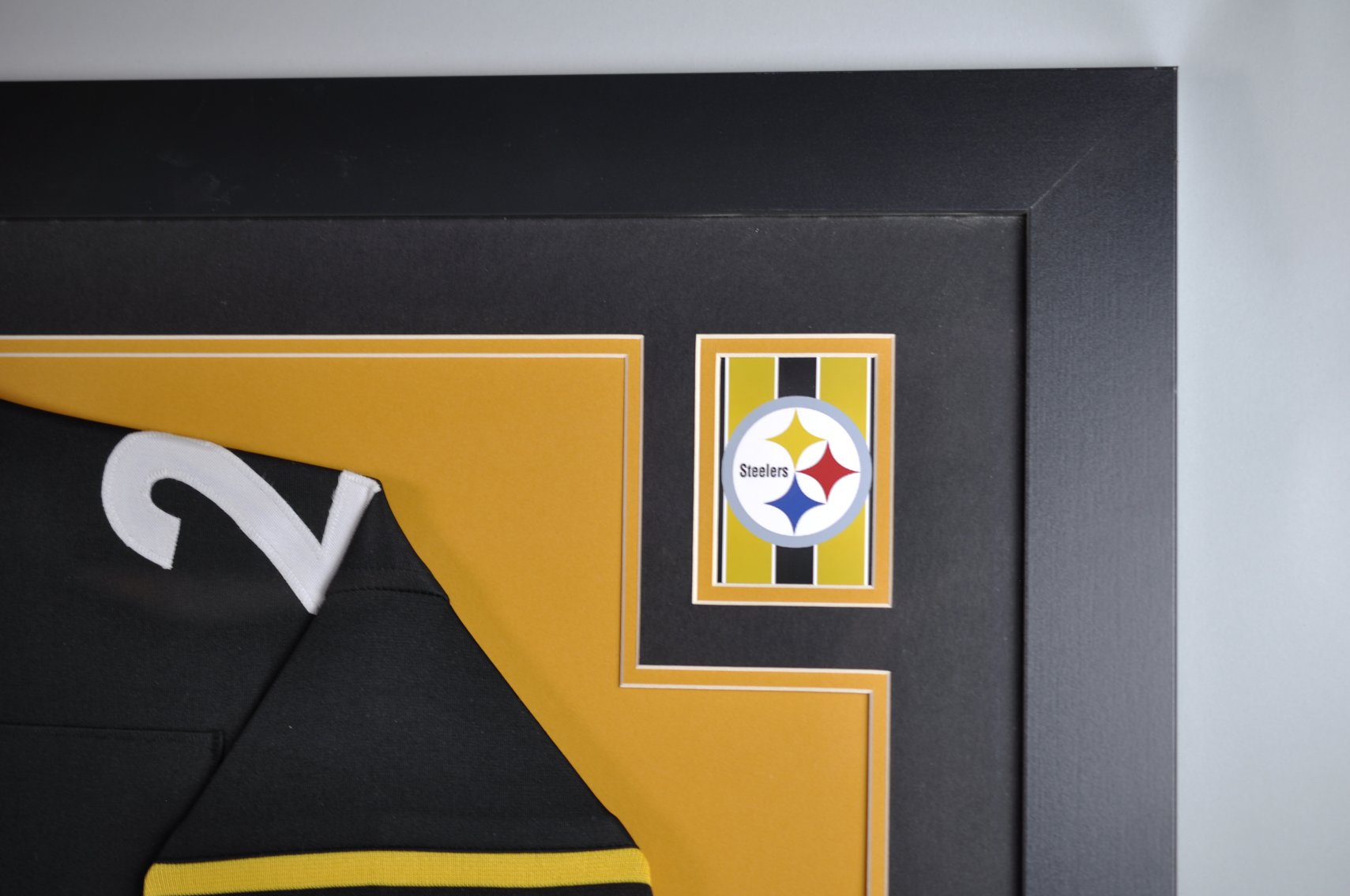 Signed and Framed Steelers Jersey, Le'Veon Bell
