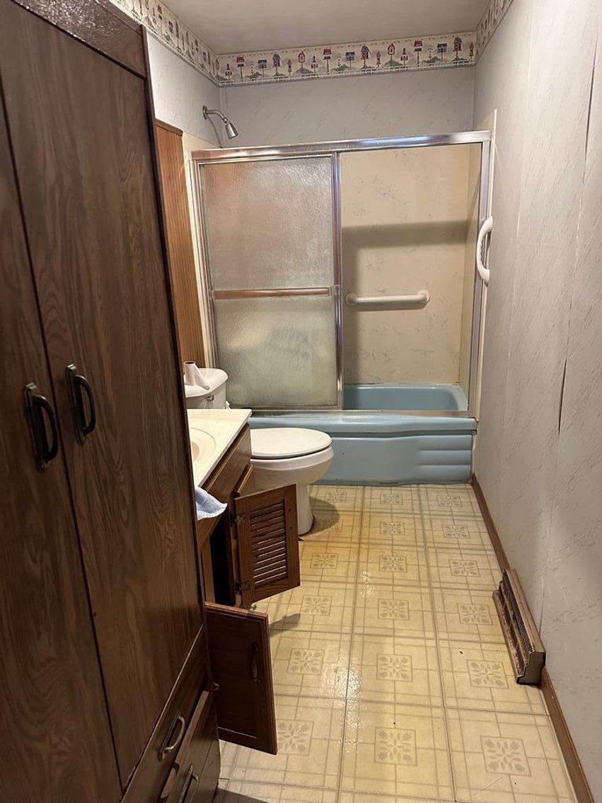 Image for Live Onsite Real Estate Auction with Online Bidding