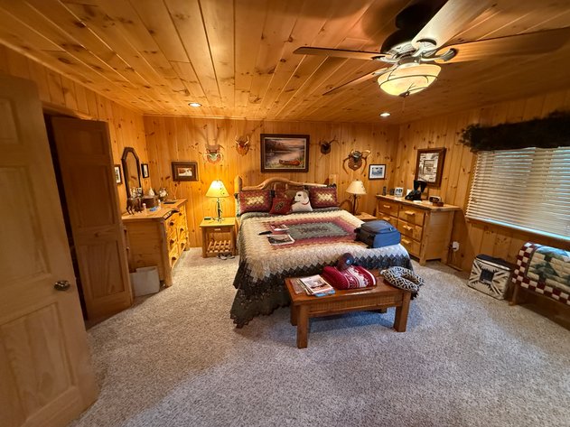 Image for Manitowish Waters, Wi *** Like New Truck, Bennington Pontoon, Floe Lift, Beautiful Home Furnishings!