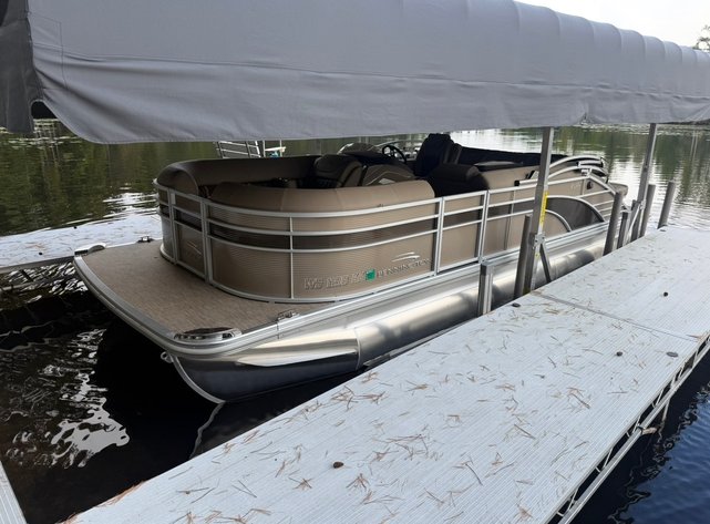 Image for Manitowish Waters, Wi *** Like New Truck, Bennington Pontoon, Floe Lift, Beautiful Home Furnishings!