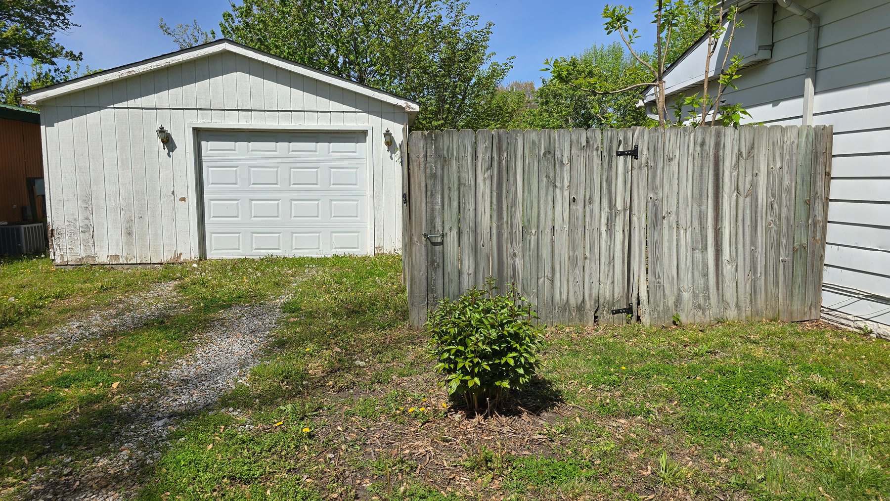 Image for ONLINE ONLY AUCTION: Charming Fixer-Upper with Endless Potential in Sesser!
