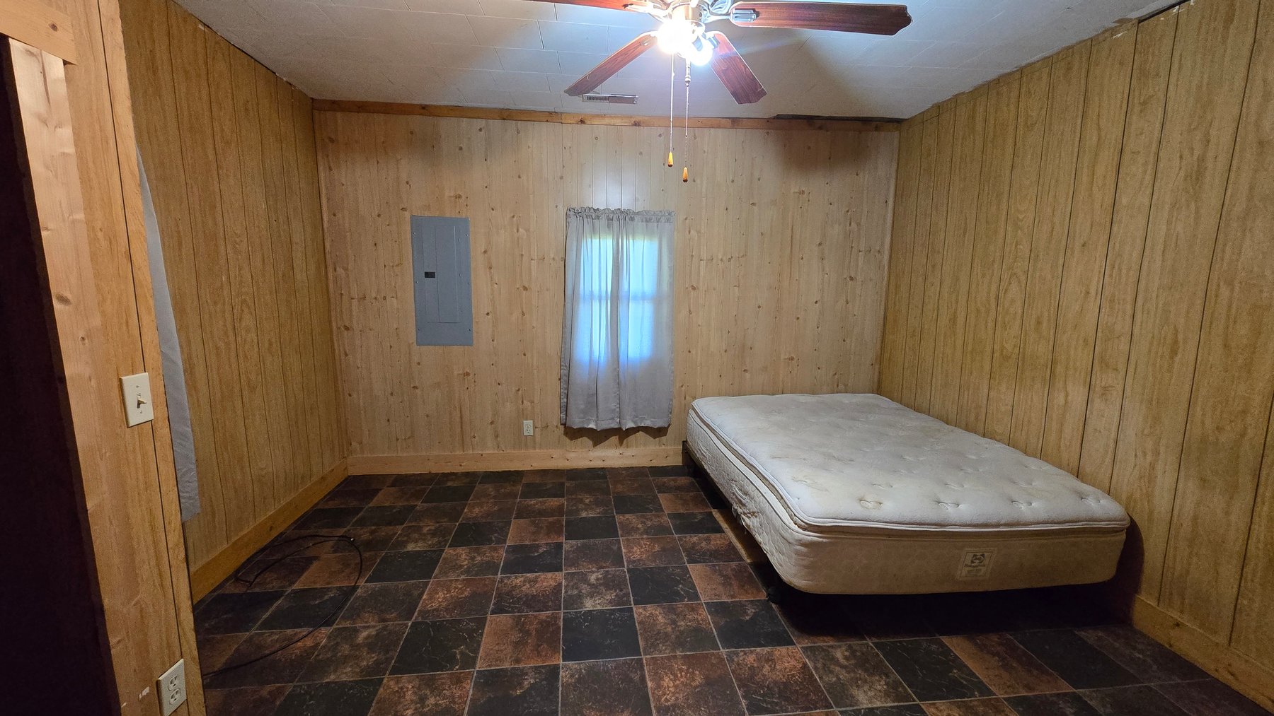 Image for Ready for Your Magic Touch: Herrin Home at Online Auction