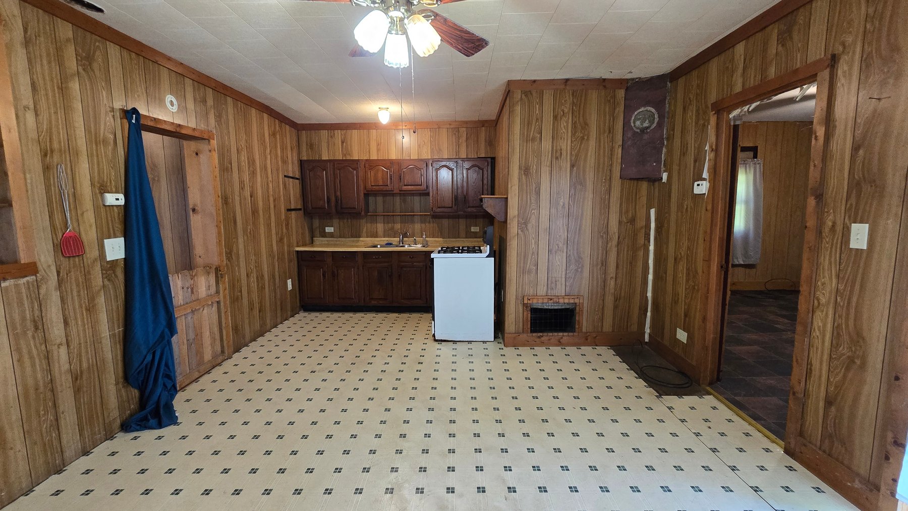 Image for Ready for Your Magic Touch: Herrin Home at Online Auction