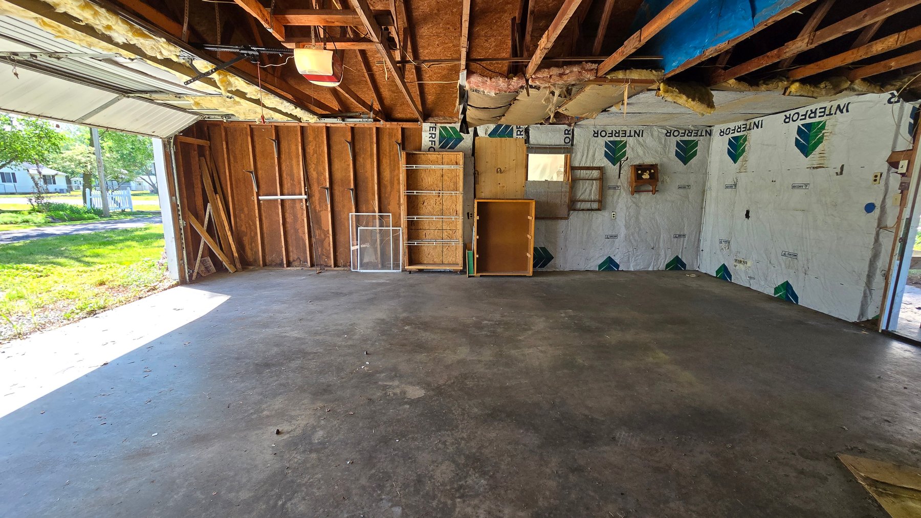 Image for Ready for Your Magic Touch: Herrin Home at Online Auction