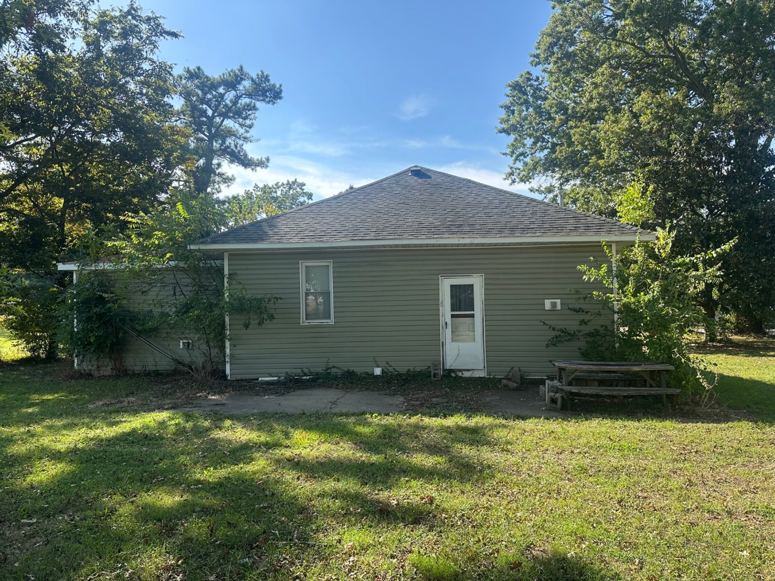 Image for Corner Lot Charm in Carterville Online Only Real Estate Auction