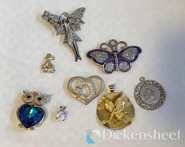 Image for LOT OF PENDANTS - QTY (8)