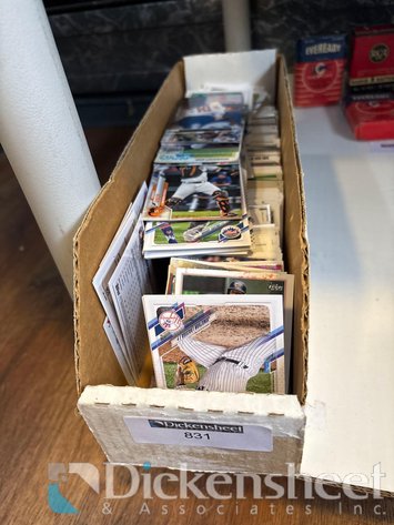 Image for LOT OF BASEBALL TRADING CARDS