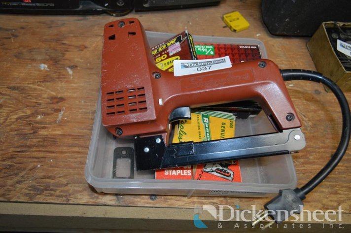 Image for ELECTRIC STAPLE GUN WITH STAPLES