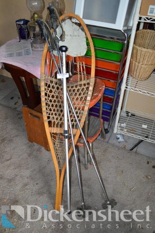 Image for LOT - SNOW SHOE AND SKI POLE DECOR