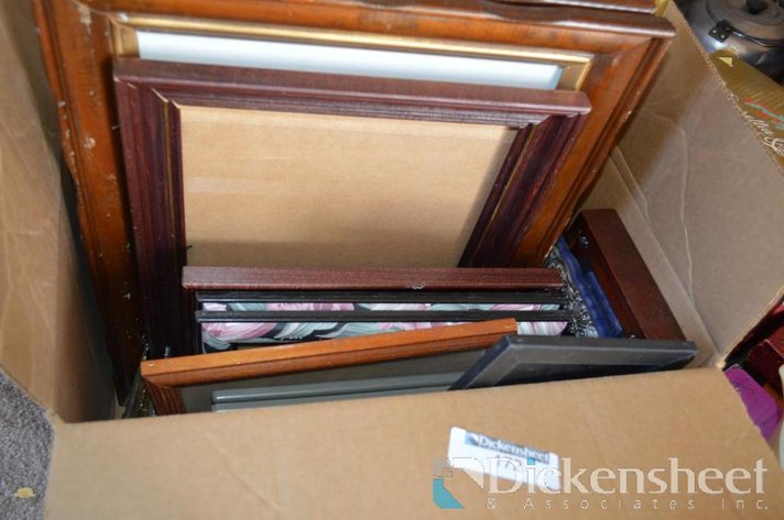 Image for LOT - WALL AND TABLE TOP STYLE PICTURE FRAMES
