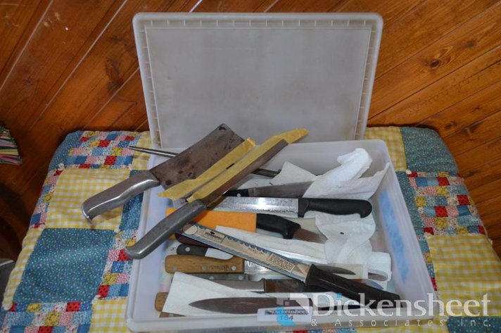 Image for LOT - VINTAGE KNIVES SOME VERY SHARP