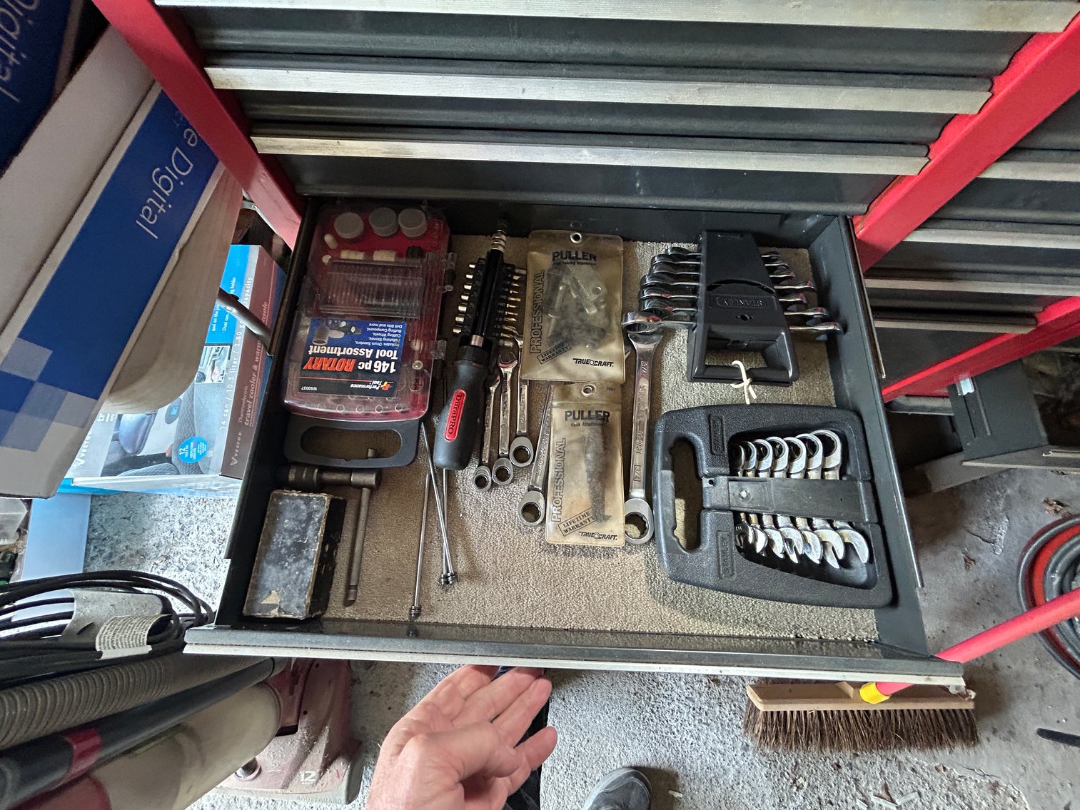 Image for LIVE Estate Auction Tools, Old Bicycle Parts, Furniture, Household Items and More - Pottstown PA