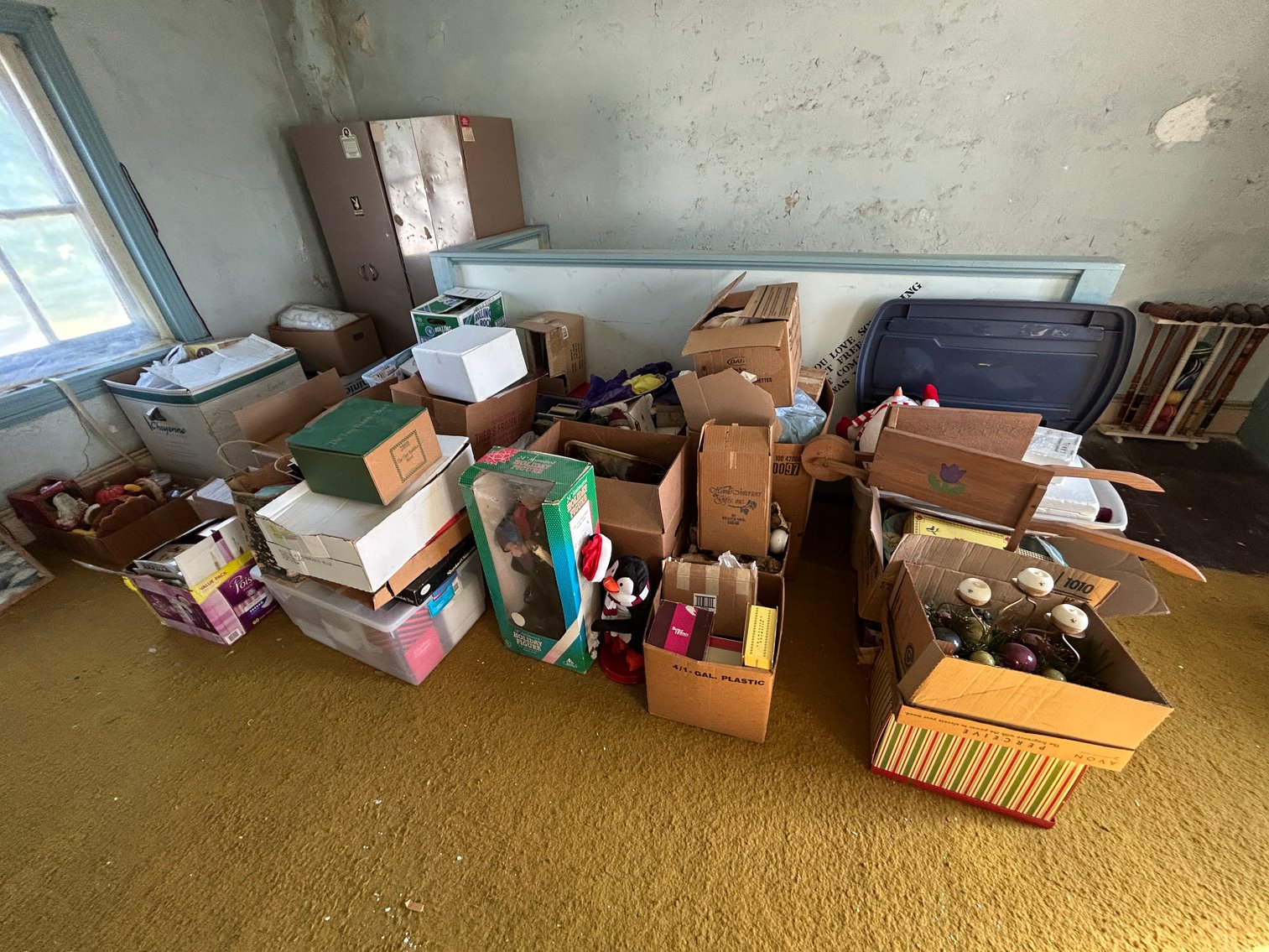 Image for Swamp Pike LIVE Living Estate Auction Furniture, Old Bicycles & Chevy Truck - Gilbertsville, PA 