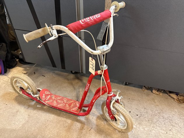 Image for Large Collectibles Auction: Antiques, Retro Toys, Tools, Furniture & More - Boyertown, PA