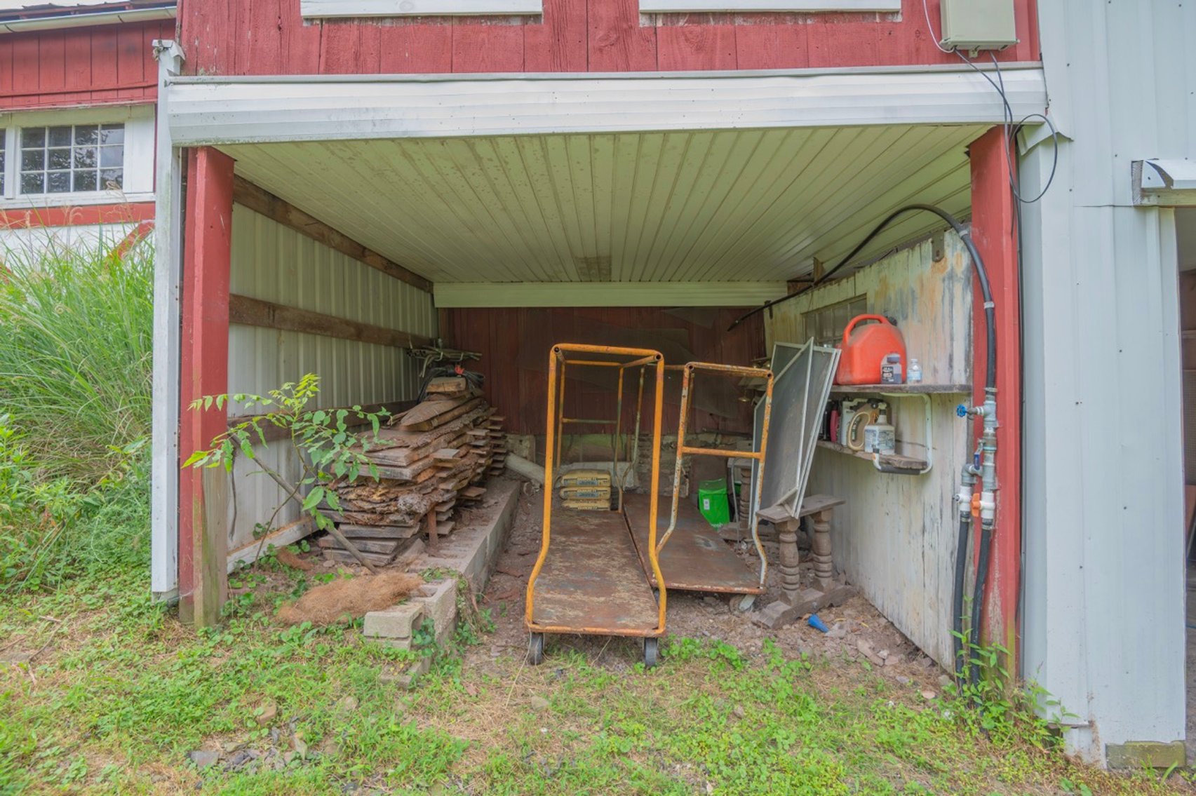 Image for Barn with 2-Bedroom Apartment LIVE Real Estate Auction 1327 Kepler Road - Pottstown, PA