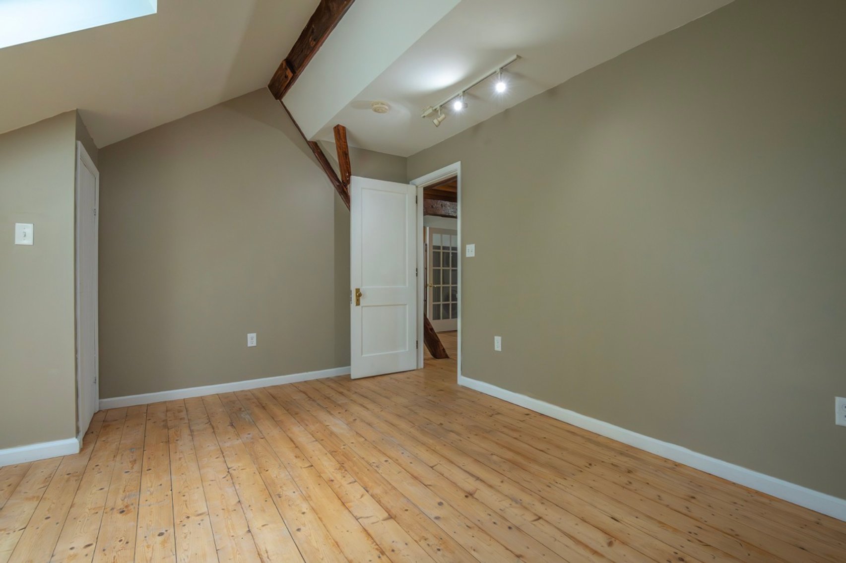 Image for Barn with 2-Bedroom Apartment LIVE Real Estate Auction 1327 Kepler Road - Pottstown, PA