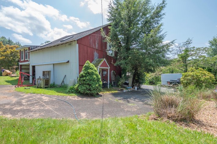 Image for Barn with 2-Bedroom Apartment LIVE Real Estate Auction 1327 Kepler Road - Pottstown, PA