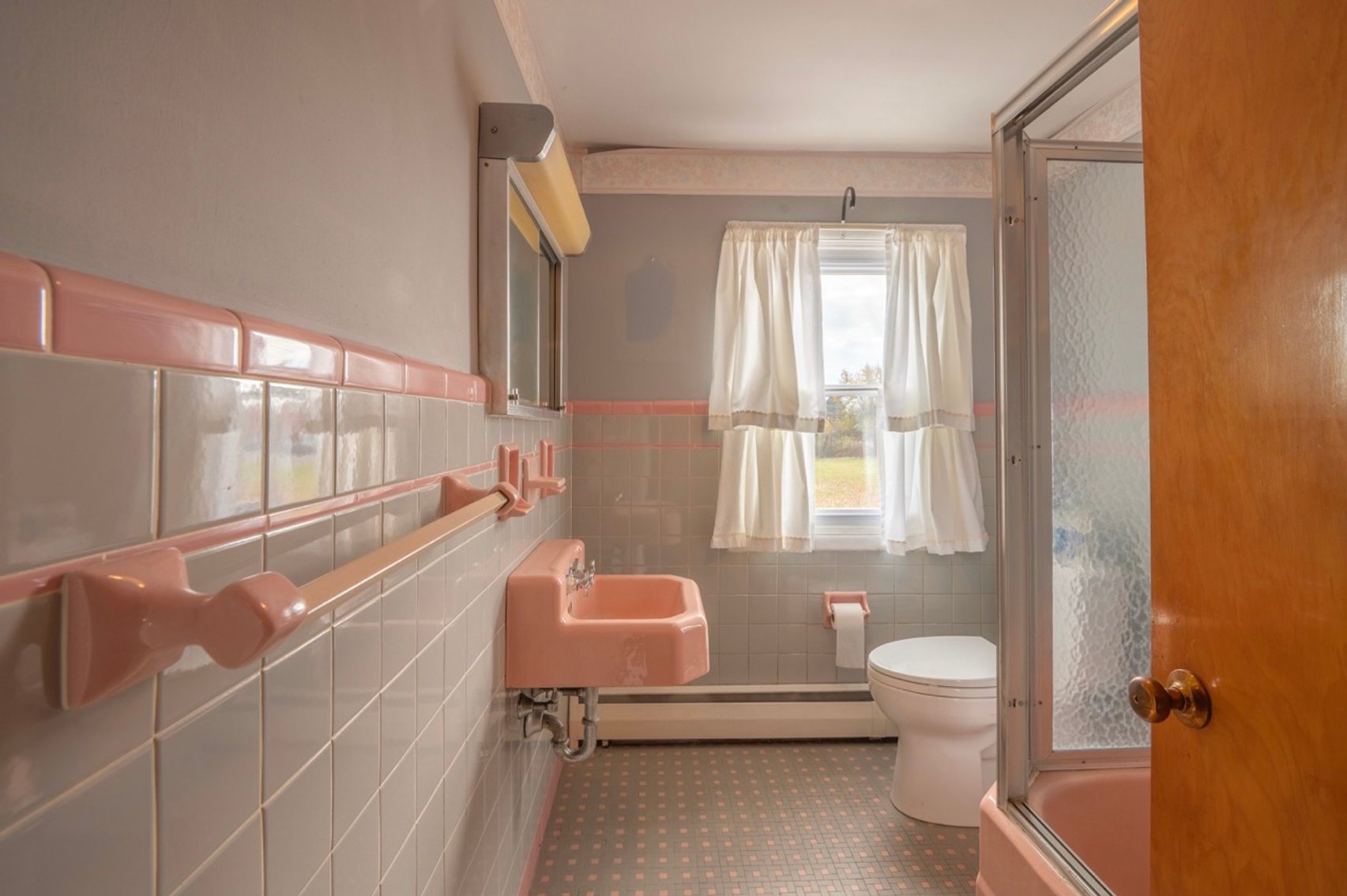 Image for Split-level Home on 1.44 Acres LIVE Public Real Estate Auction - Zieglersville, PA