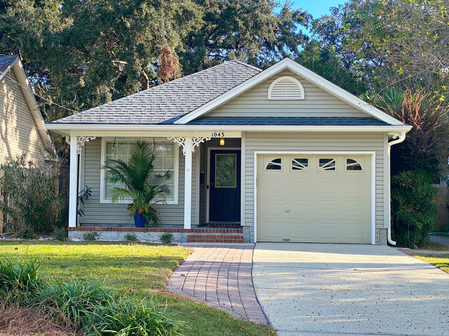 Image for 1043 E. Maxwel Street - East Hill