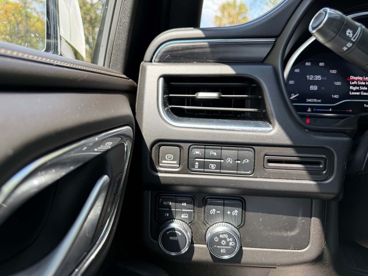 Image for 2022 GMC Yukon XL SLT 4WD – V8, Leather, 3rd Row, Loaded SUV