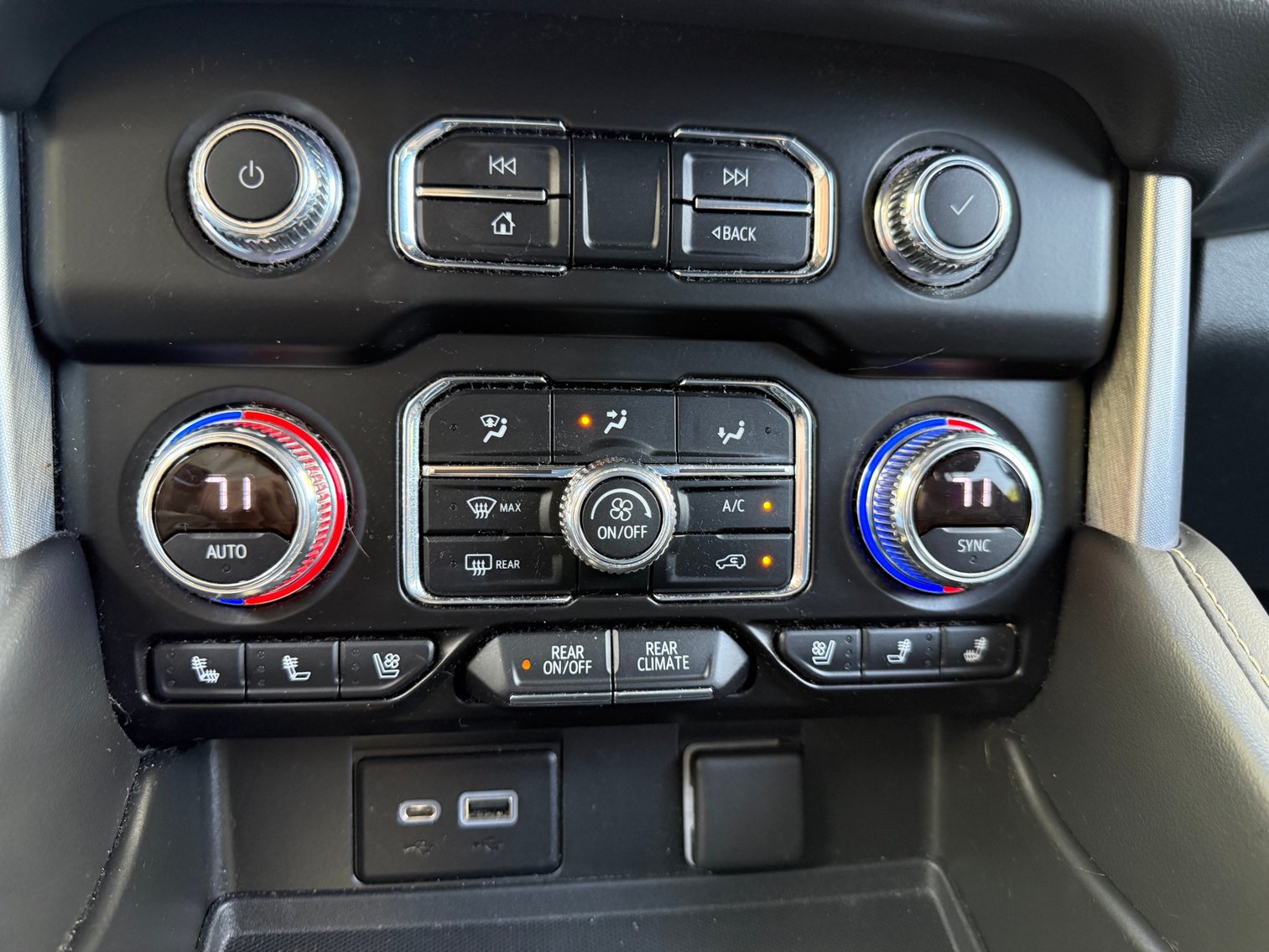 Image for 2022 GMC Yukon XL SLT 4WD – V8, Leather, 3rd Row, Loaded SUV