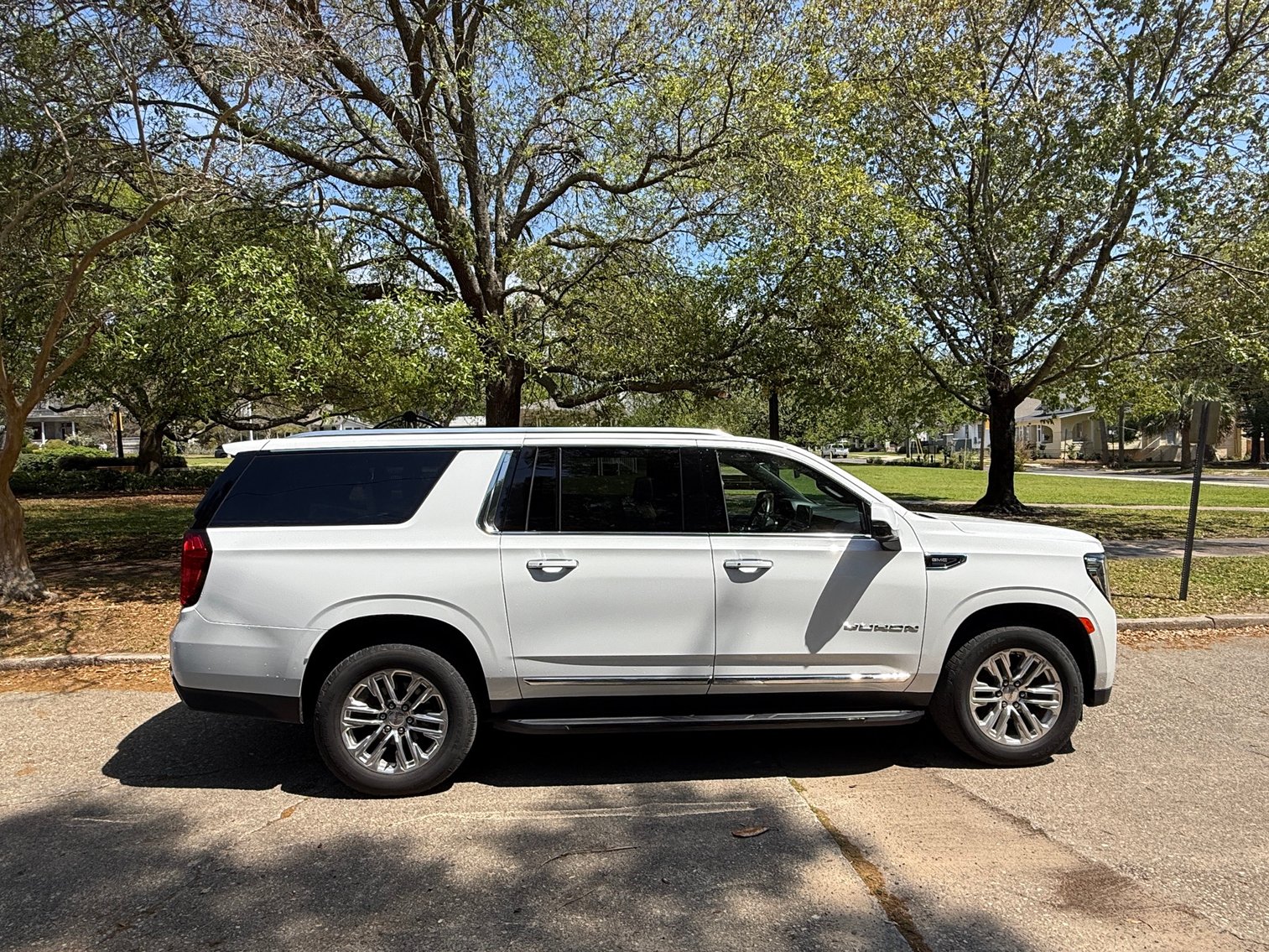 Image for 2022 GMC Yukon XL SLT 4WD – V8, Leather, 3rd Row, Loaded SUV