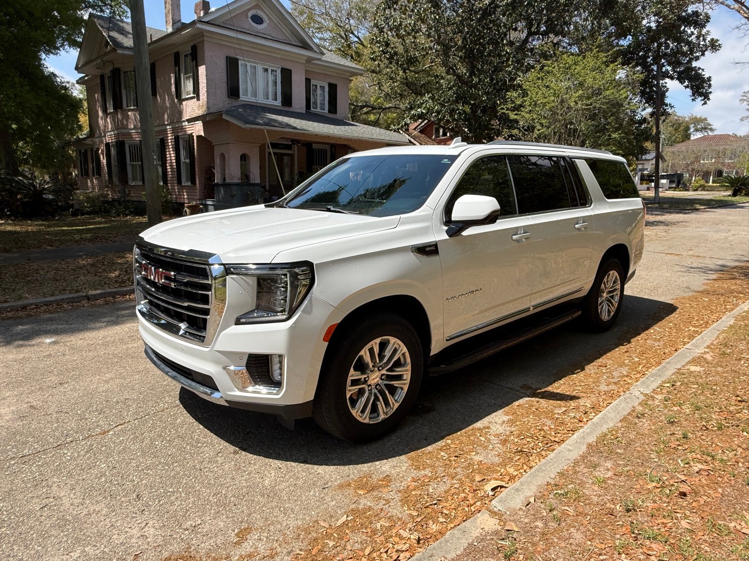 Image for 2022 GMC Yukon XL SLT 4WD – V8, Leather, 3rd Row, Loaded SUV