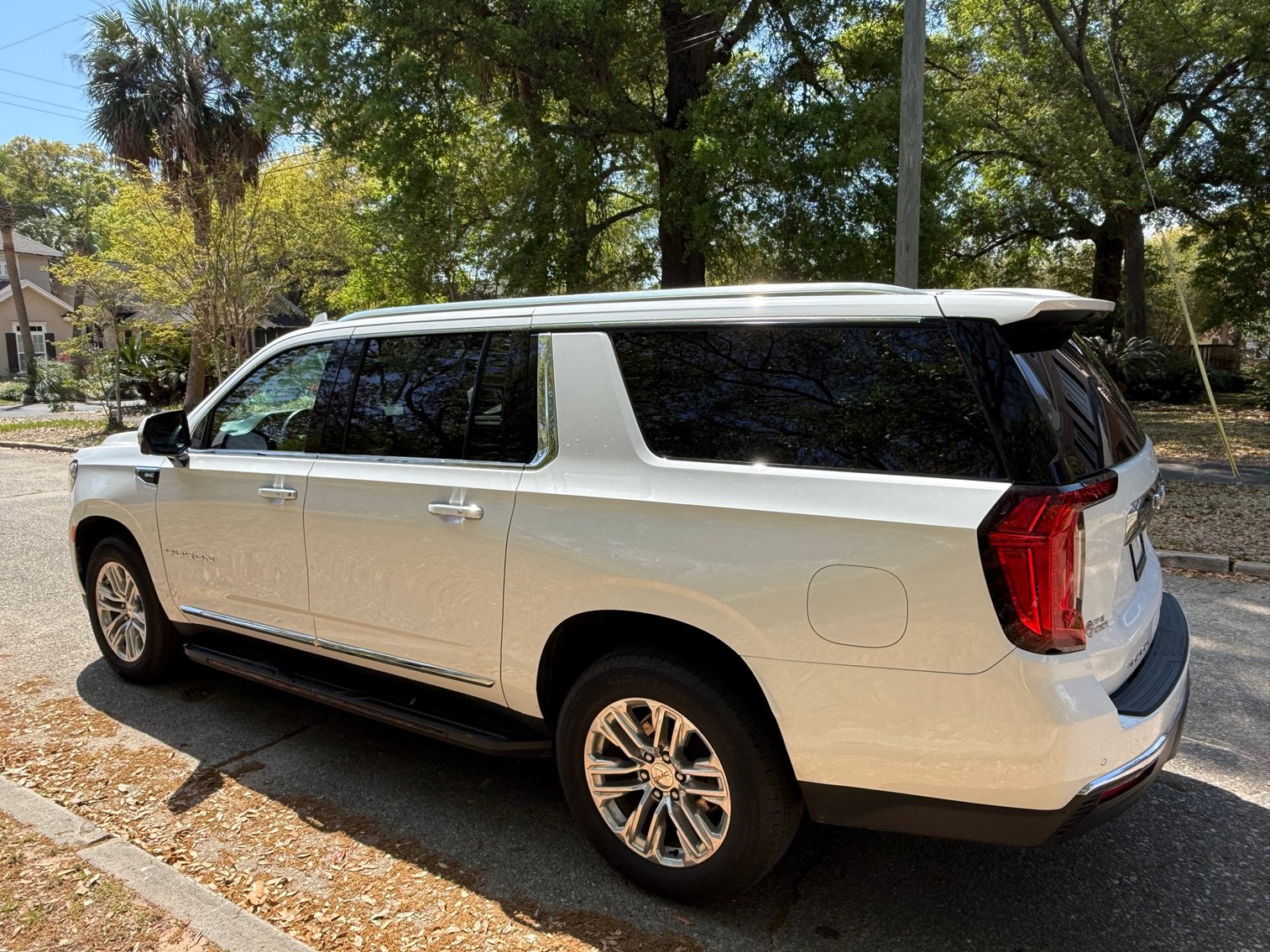 Image for 2022 GMC Yukon XL SLT 4WD – V8, Leather, 3rd Row, Loaded SUV