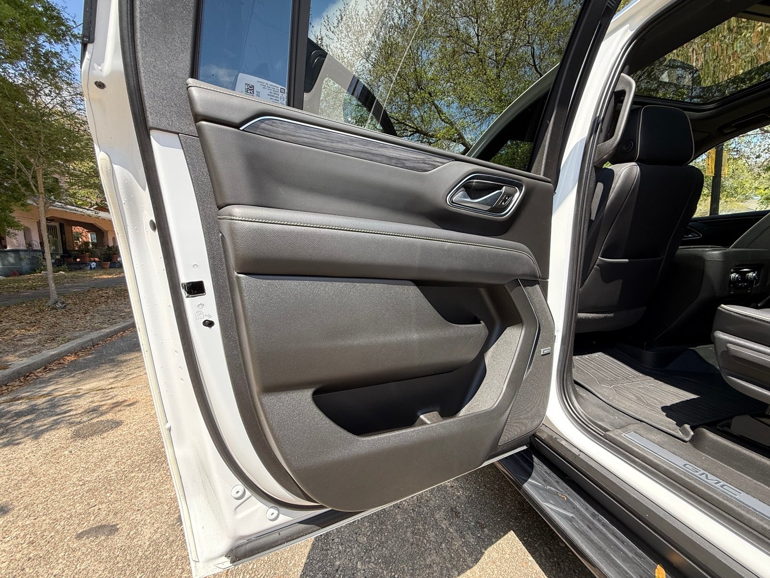 Image for 2022 GMC Yukon XL SLT 4WD – V8, Leather, 3rd Row, Loaded SUV