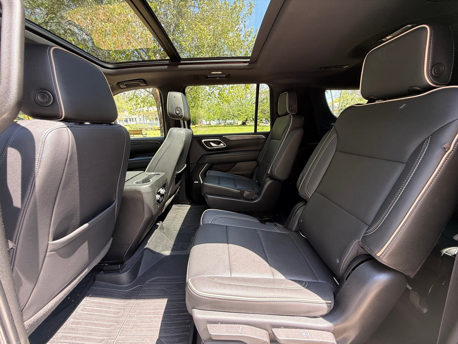 Image for 2022 GMC Yukon XL SLT 4WD – V8, Leather, 3rd Row, Loaded SUV