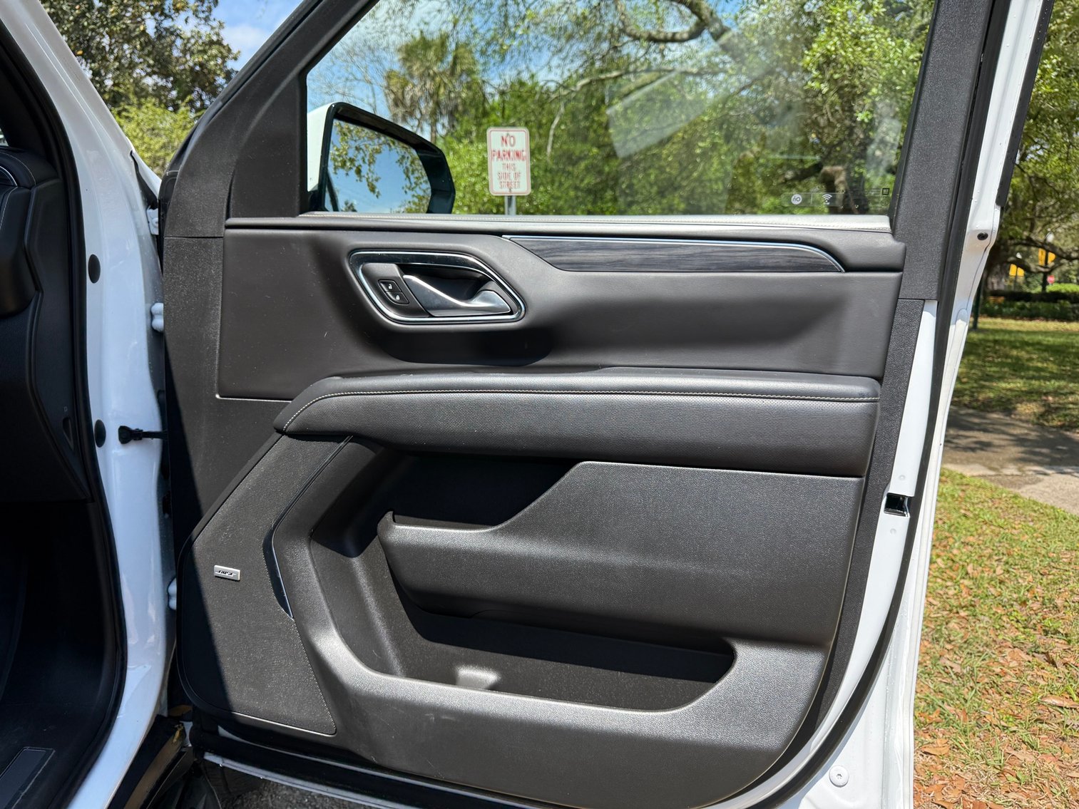 Image for 2022 GMC Yukon XL SLT 4WD – V8, Leather, 3rd Row, Loaded SUV