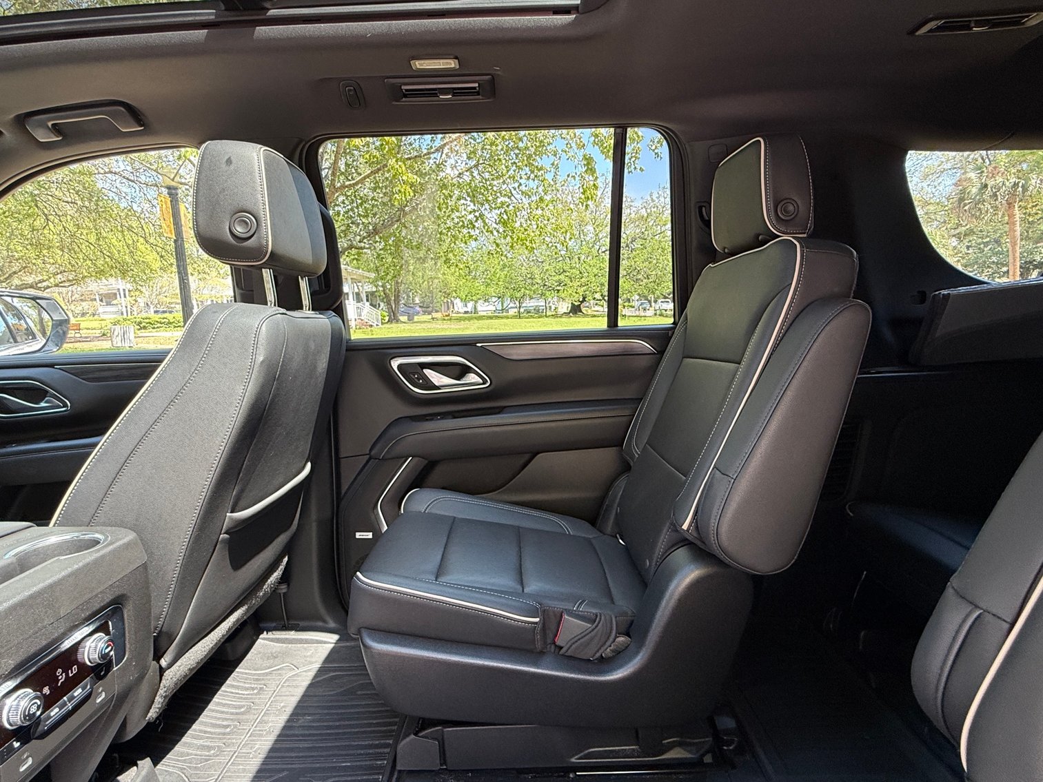 Image for 2022 GMC Yukon XL SLT 4WD – V8, Leather, 3rd Row, Loaded SUV