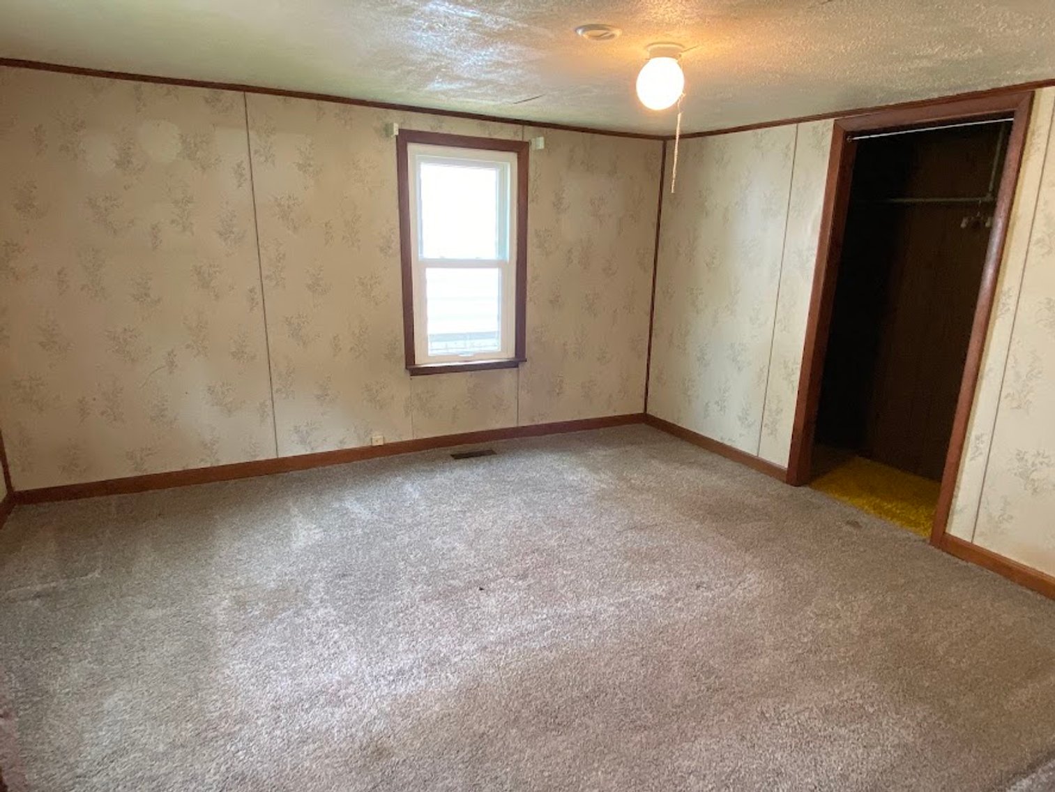 Image for HENNEN TRUST ABSOLUTE REAL ESTATE AUCTION