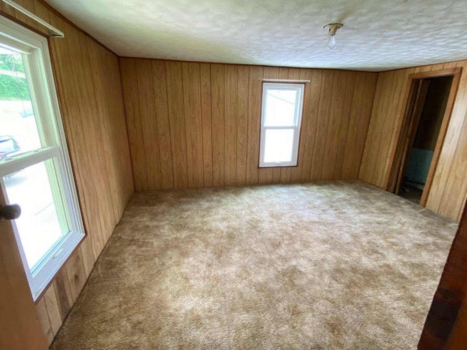 Image for HENNEN TRUST ABSOLUTE REAL ESTATE AUCTION