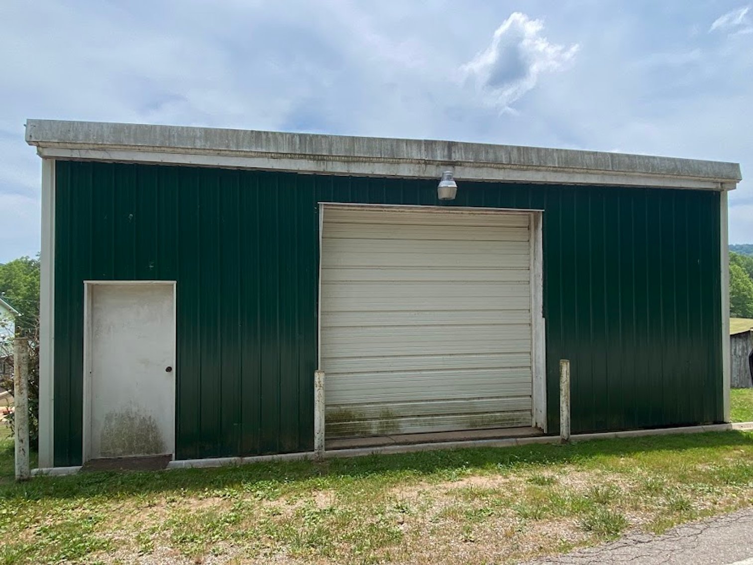 Image for HENNEN TRUST ABSOLUTE REAL ESTATE AUCTION