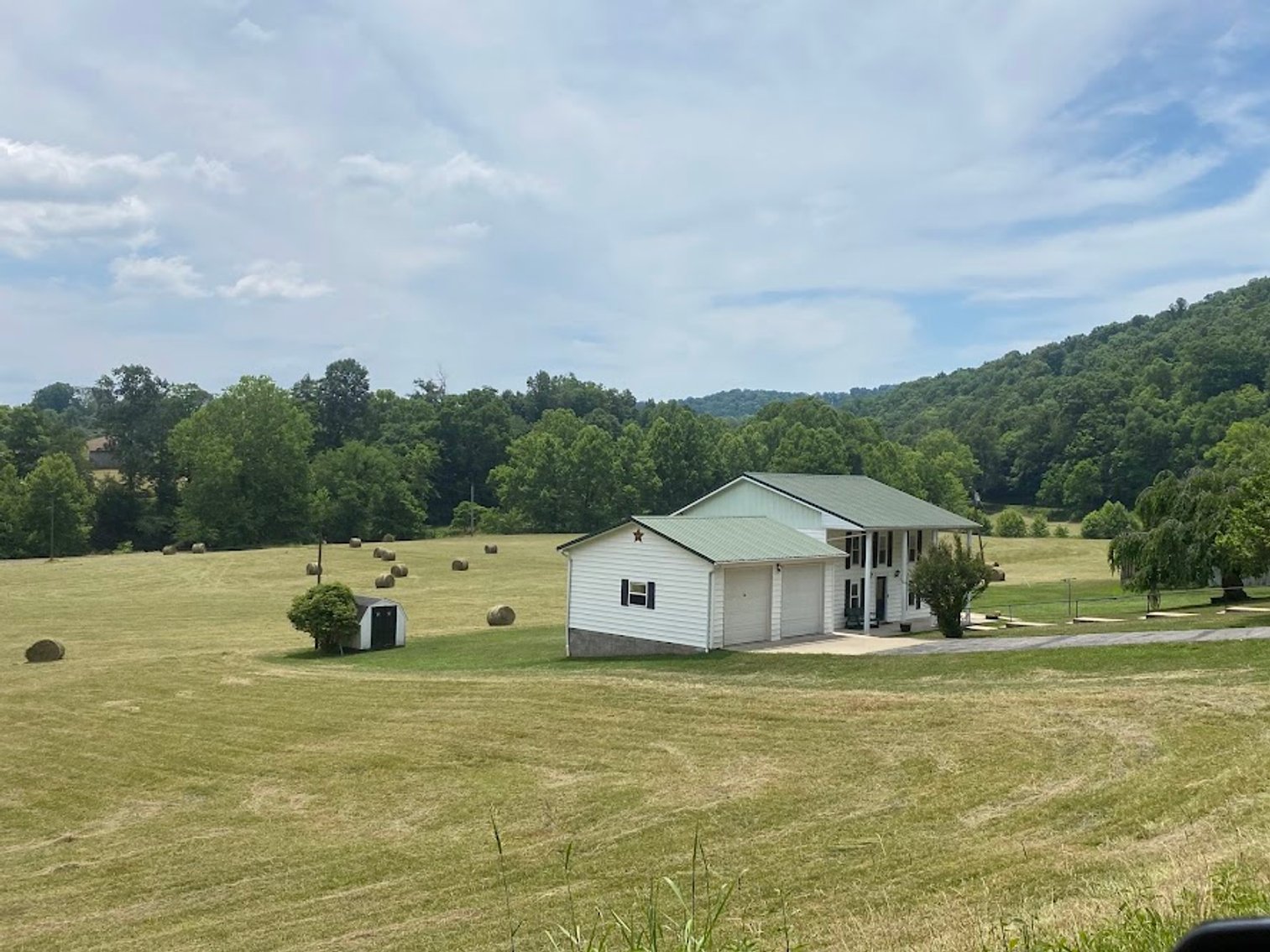 Image for HENNEN TRUST ABSOLUTE REAL ESTATE AUCTION