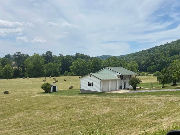 Image for HENNEN TRUST ABSOLUTE REAL ESTATE AUCTION