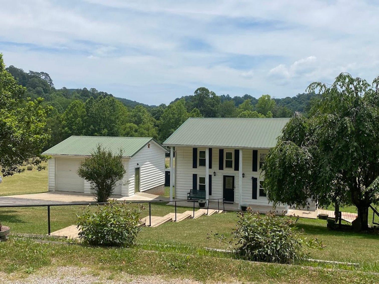 Image for HENNEN TRUST ABSOLUTE REAL ESTATE AUCTION