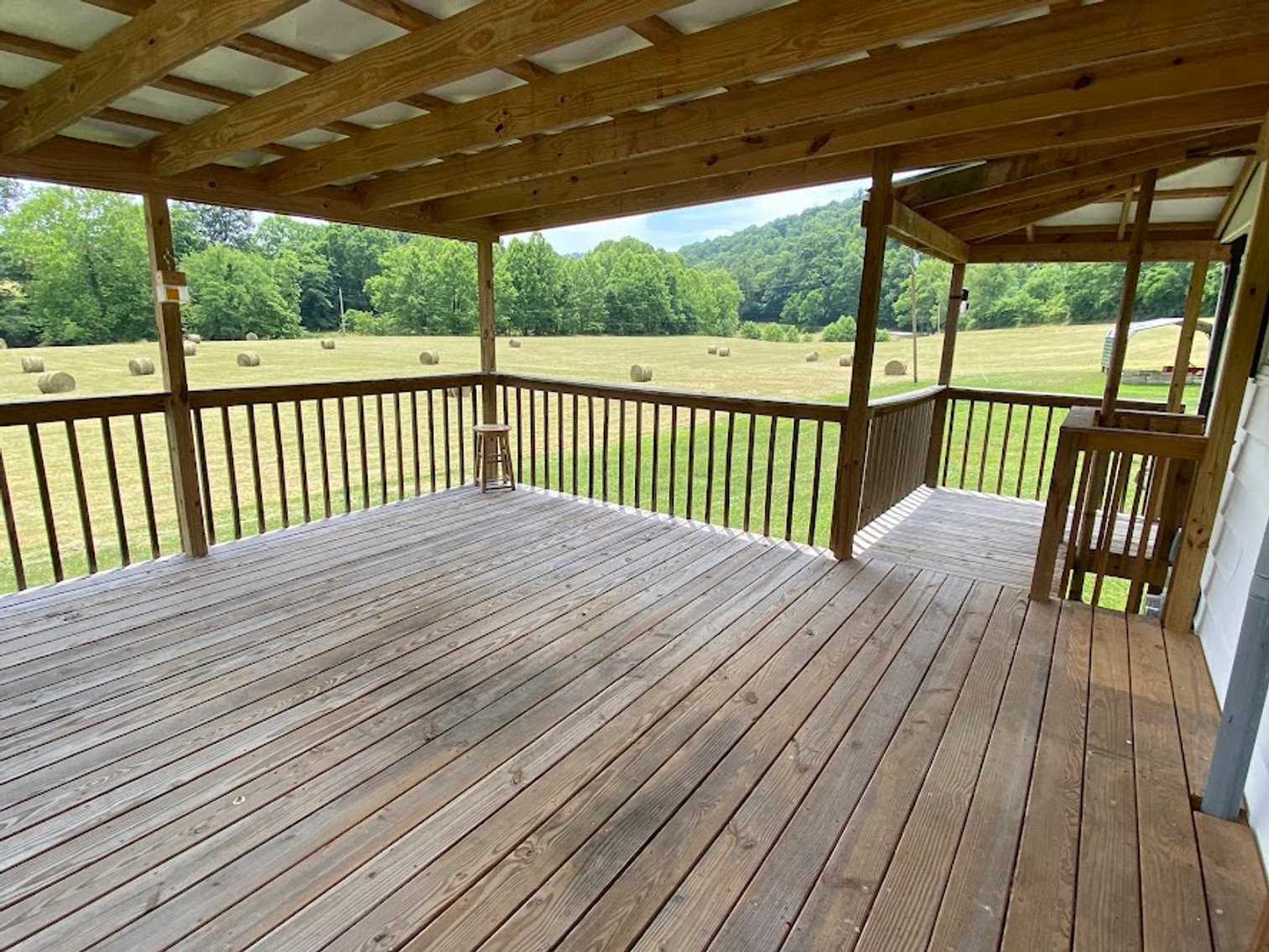 Image for HENNEN TRUST ABSOLUTE REAL ESTATE AUCTION