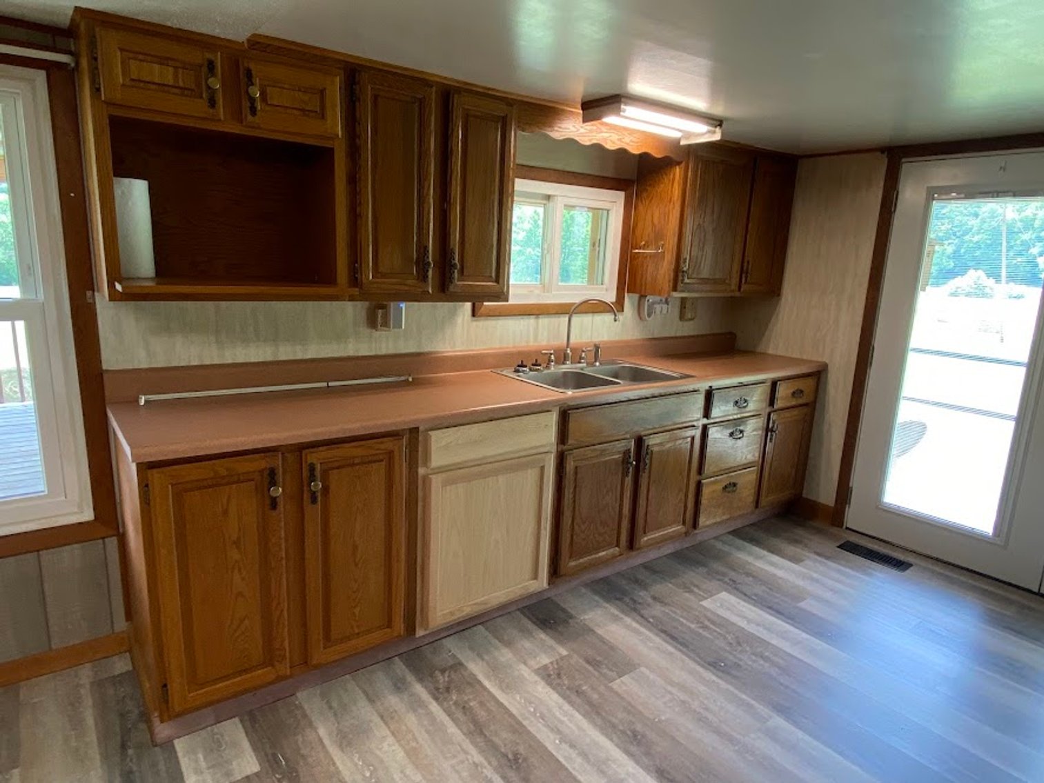 Image for HENNEN TRUST ABSOLUTE REAL ESTATE AUCTION