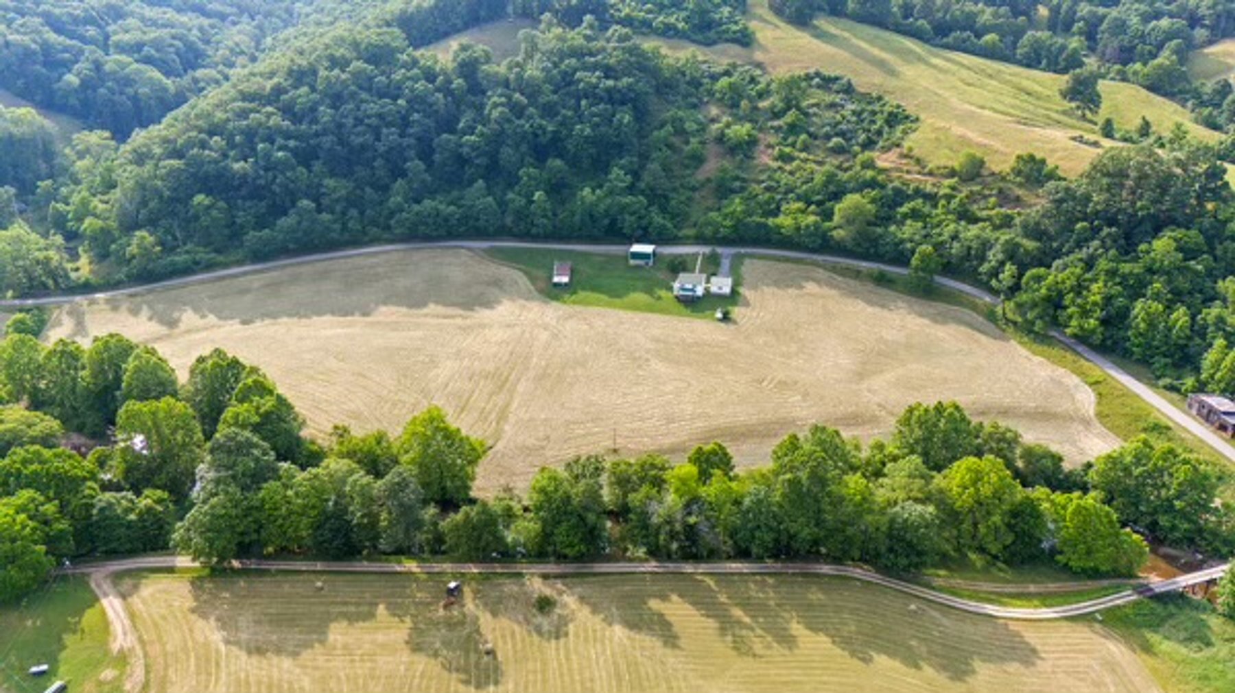 Image for HENNEN TRUST ABSOLUTE REAL ESTATE AUCTION