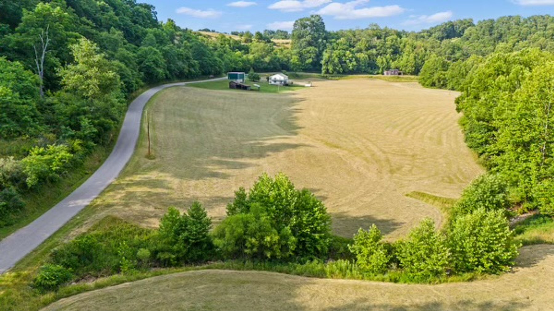 Image for HENNEN TRUST ABSOLUTE REAL ESTATE AUCTION