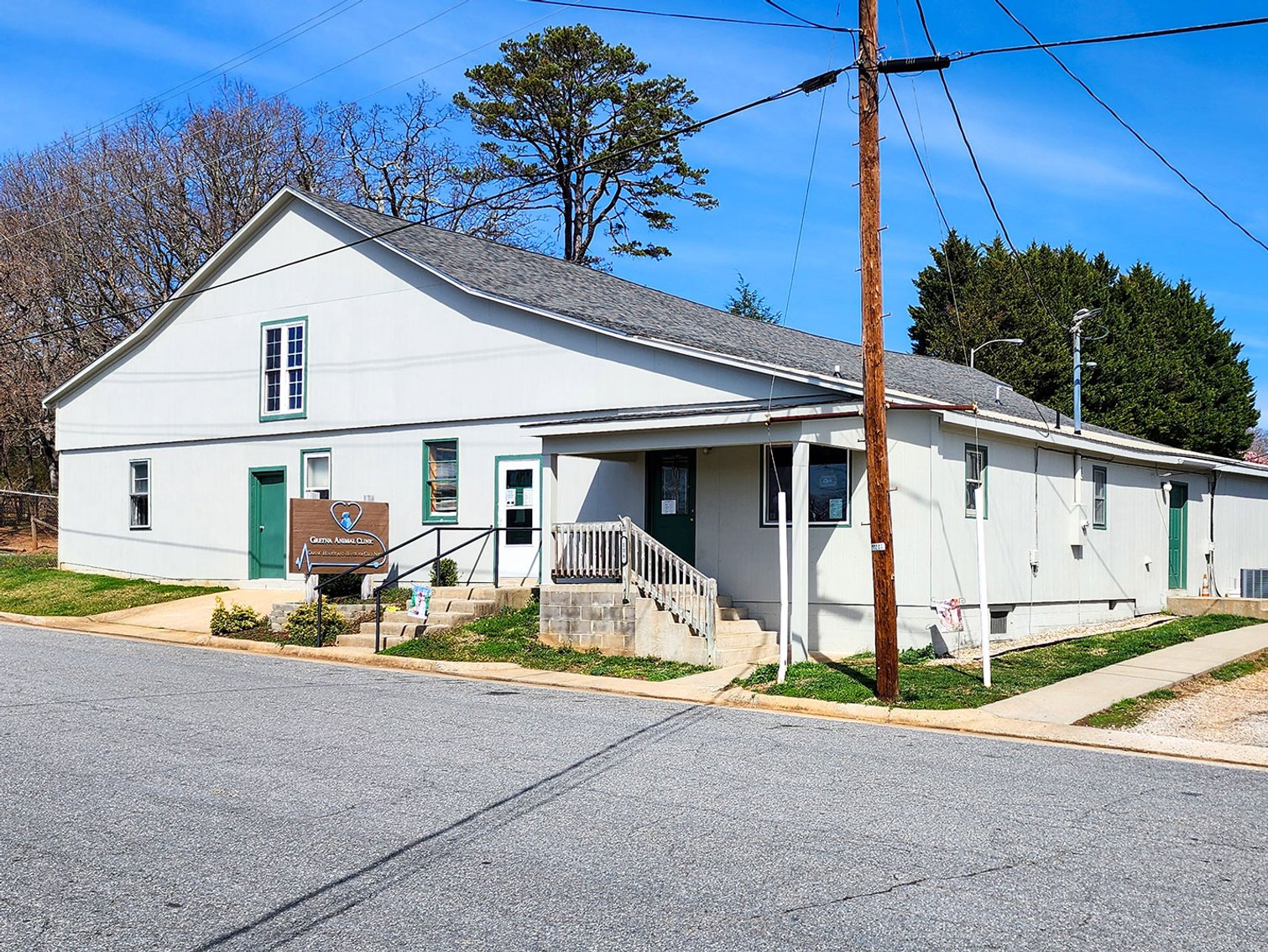 Image for Gretna Animal Clinic: 6,240 Sq.Ft. Facility on 1.23 Acres just off Main St