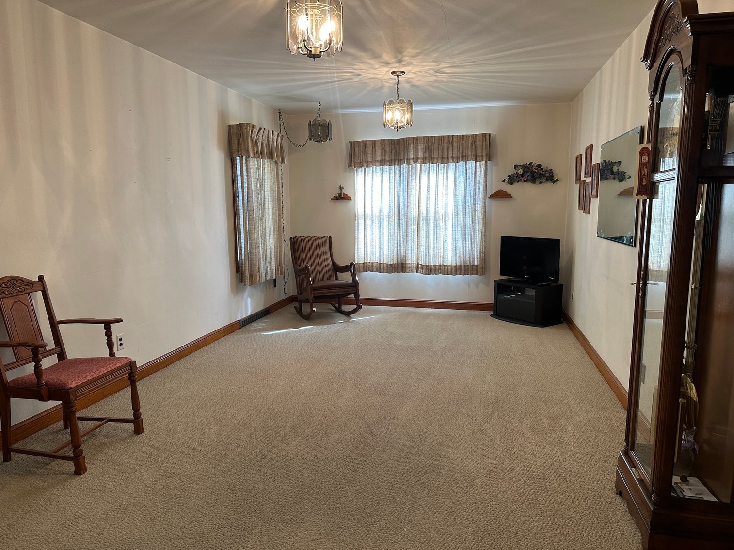 Image for 210 W Main Street, Early!