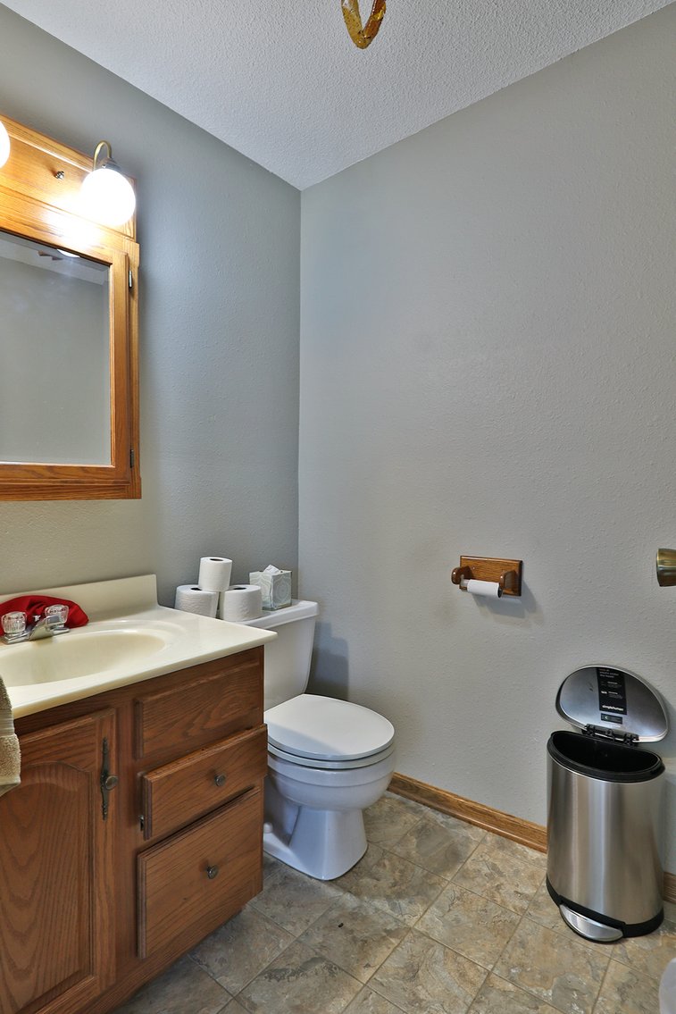 Image for Donald W. Eis Farmland Auction by the Schaardt Auction Team with Burrows Tracts Real Estate